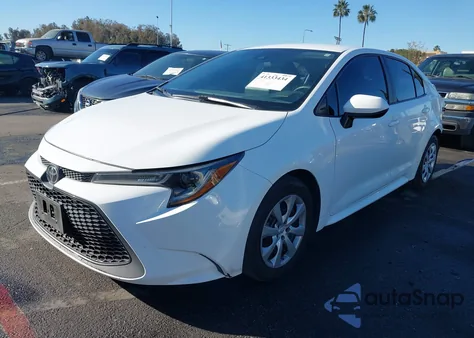 2021 Toyota Corolla Le z USA, uszkodzony, nr VIN 5YFEPMAEXMP217988